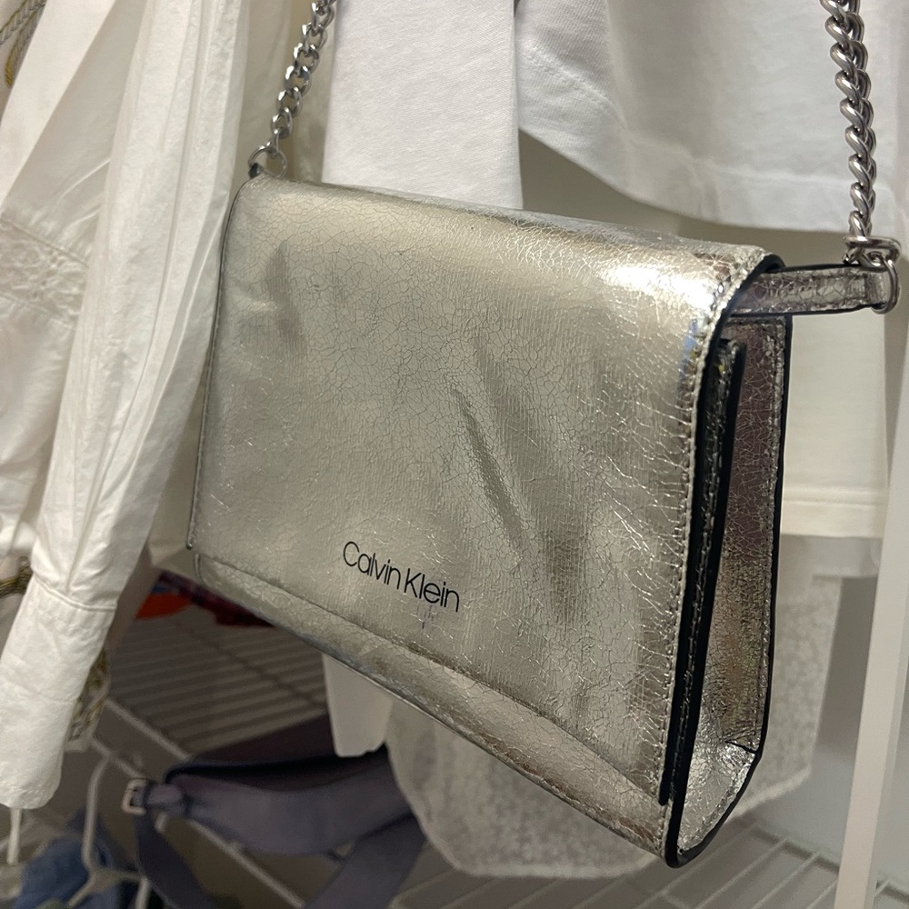 Calvin klein silver bag like new perfect for your holiday outfits